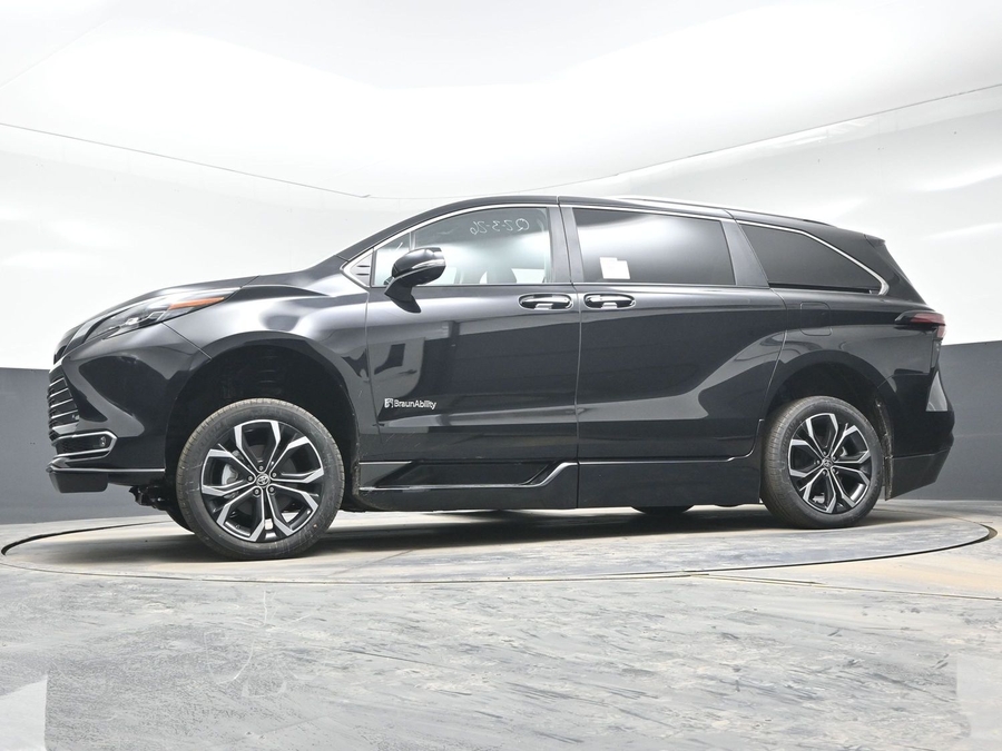 New 2025 Toyota Sienna Hybrid Platinum - BraunAbility Side Entry Entry In Floor Automatic Ramp