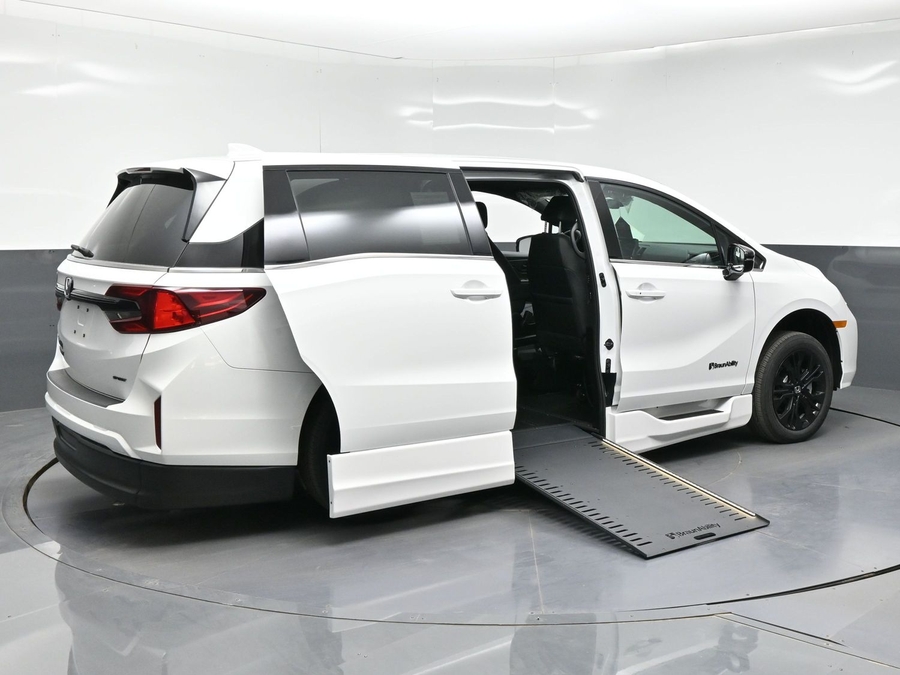 New 2026 Honda Odyssey Sport - BraunAbility Side Entry Entry In Floor Automatic Ramp