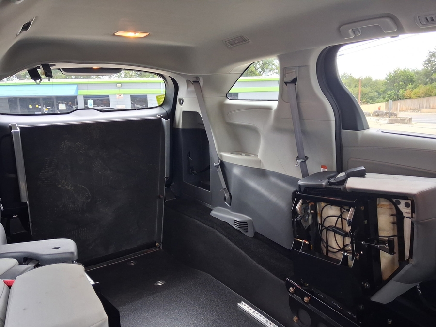 Black Toyota Sienna image number 10