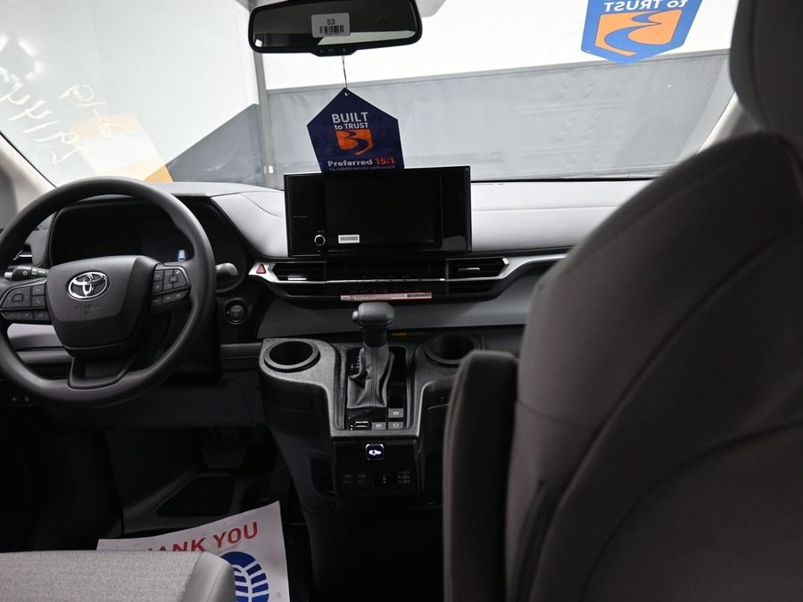 New 2026 Toyota Sienna Hybrid LE - BraunAbility Side Entry Fold Out Automatic Ramp