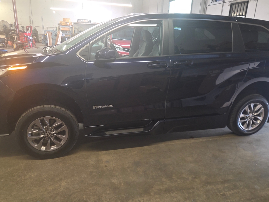 Used 2022 Toyota Sienna Hybrid LE - BraunAbility Side Entry Fold Out Automatic Ramp