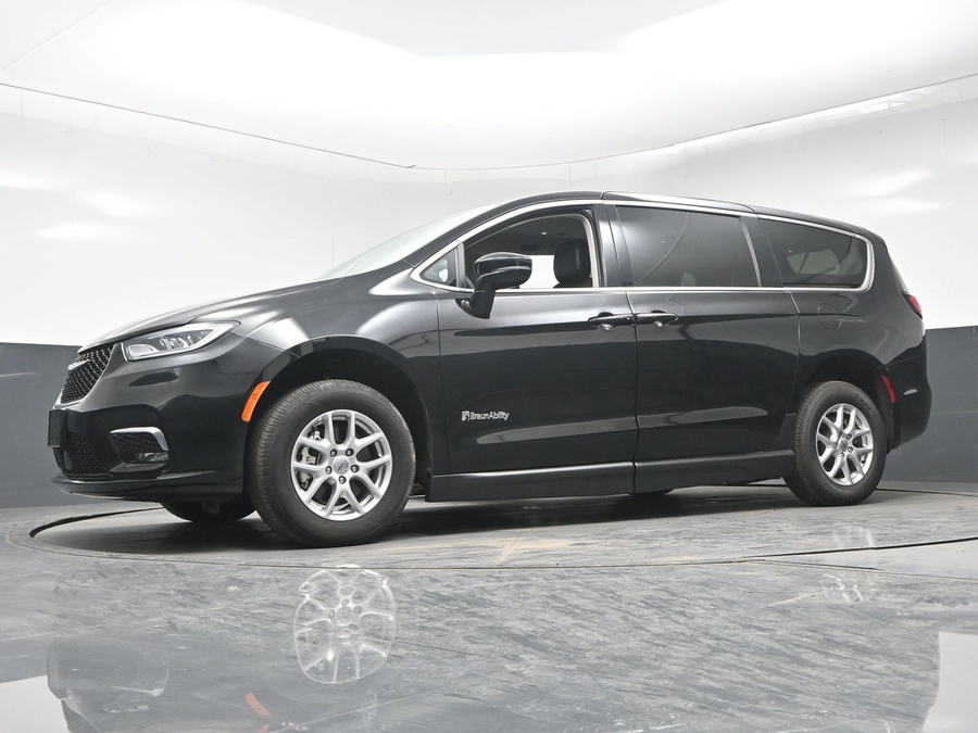 Used 2024 Chrysler Pacifica Touring L - BraunAbility Side Entry Fold Out Manual Ramp