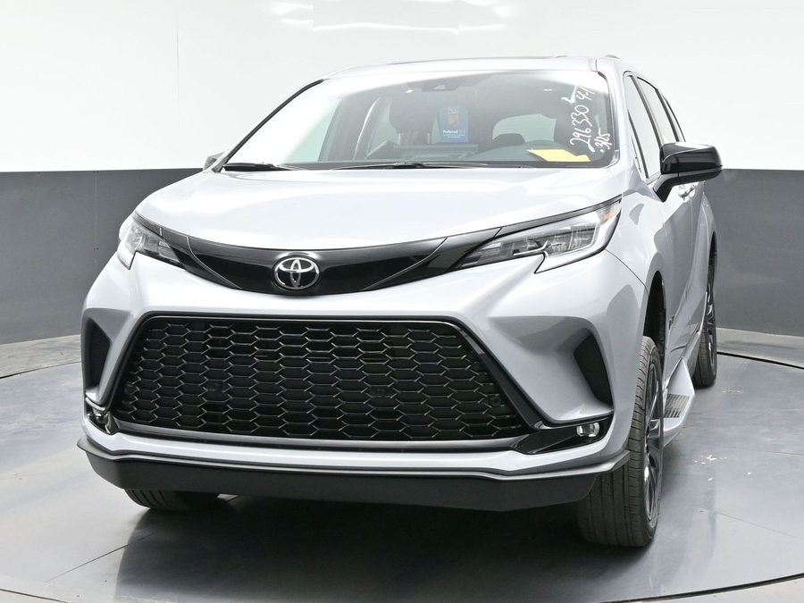 New 2026 Toyota Sienna Hybrid XSE Sport - BraunAbility Side Entry Entry In Floor Automatic Ramp