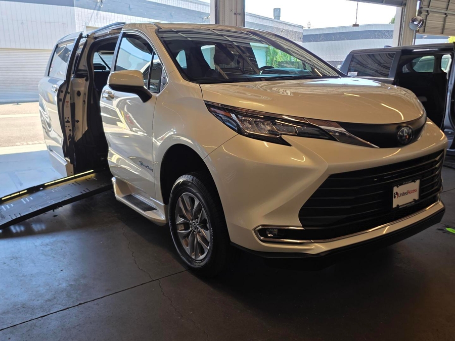 Used 2023 Toyota Sienna Hybrid XLE - BraunAbility Side Entry Fold Out Automatic Ramp