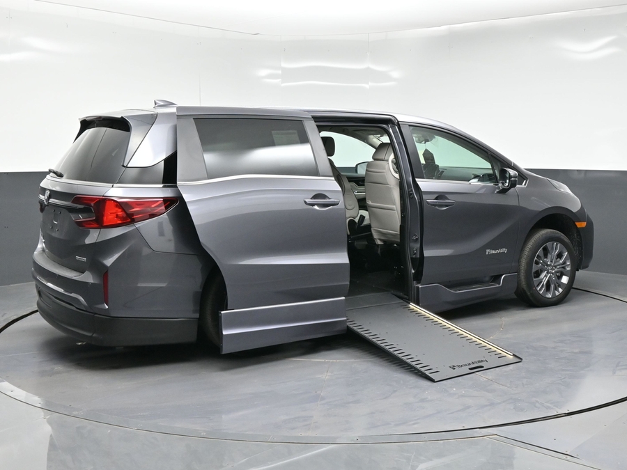 New 2026 Honda Odyssey Touring - BraunAbility Side Entry In Floor Automatic Ramp