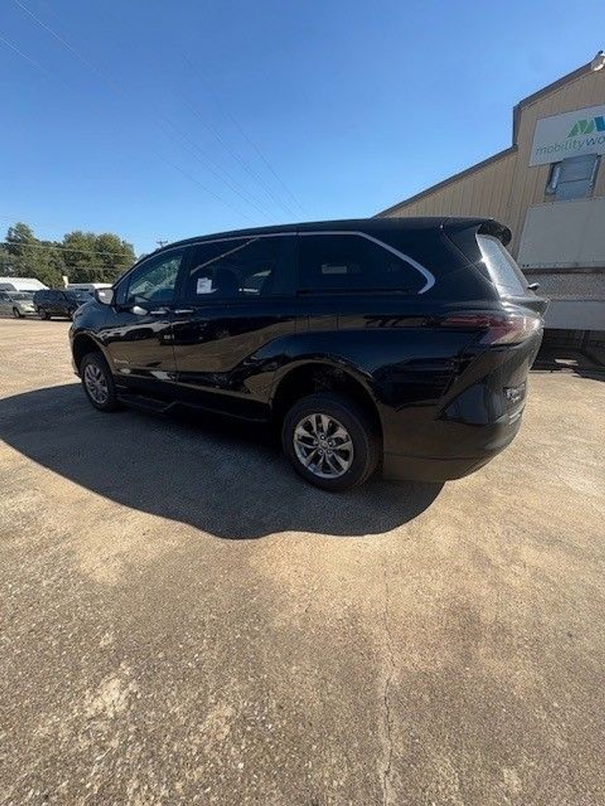 2025 TOYOTA SIENNA - Image 8