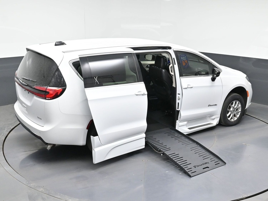 Used 2024 Chrysler Pacifica Touring L - BraunAbility Side Entry Entry Fold Out Automatic Ramp