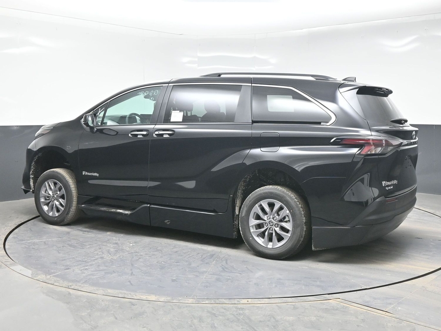 Black Toyota Sienna image number 8