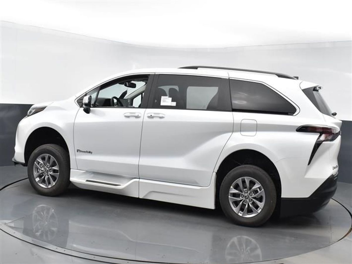 2023 TOYOTA SIENNA - Image 9