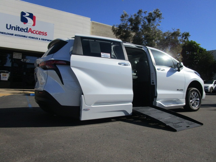 Used 2022 Toyota Sienna Hybrid XLE Base - BraunAbility Side Entry Entry Fold Out Automatic Ramp