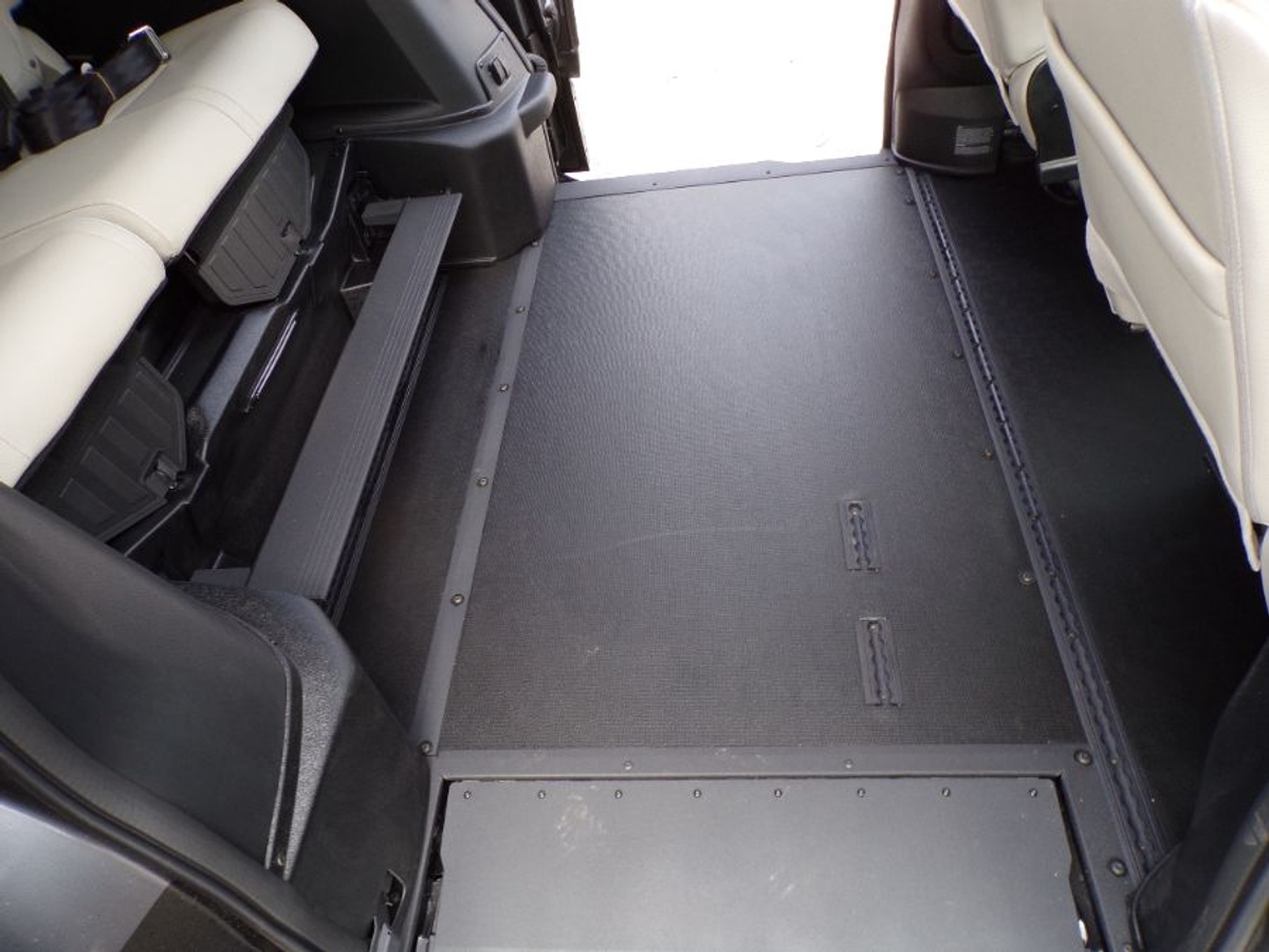 Grey Honda Odyssey image number 6