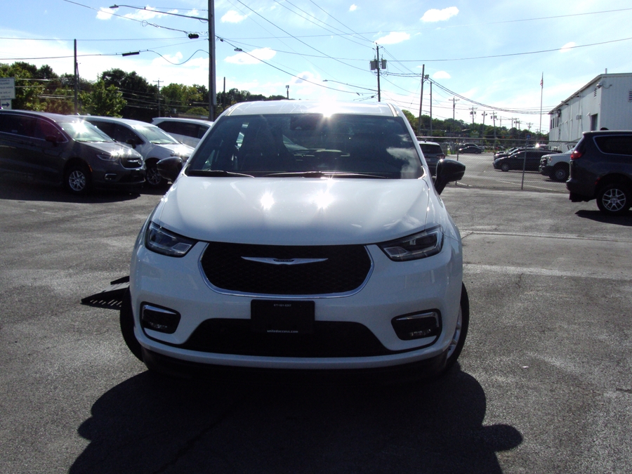 Used 2025 Chrysler Pacifica Select Safety - BraunAbility Side Entry Fold Out Automatic Ramp