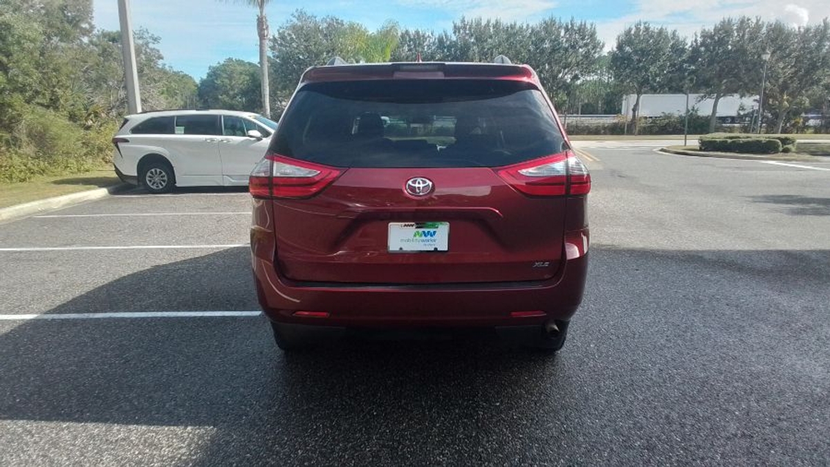 2019 TOYOTA SIENNA - Image 4