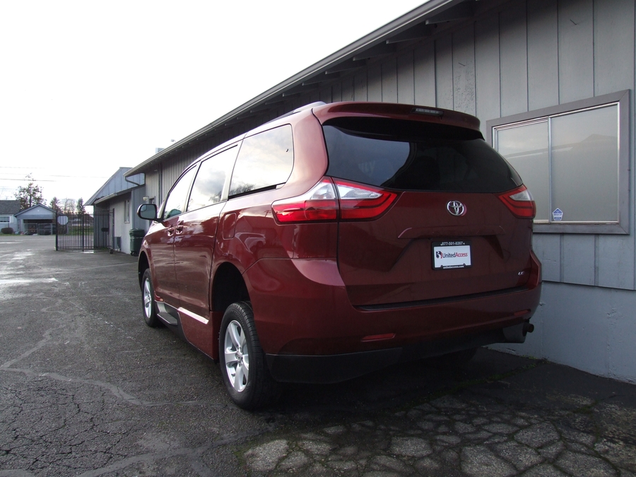 Used 2015 Toyota Sienna LE - VMI Side Entry Entry In Floor Manual Ramp