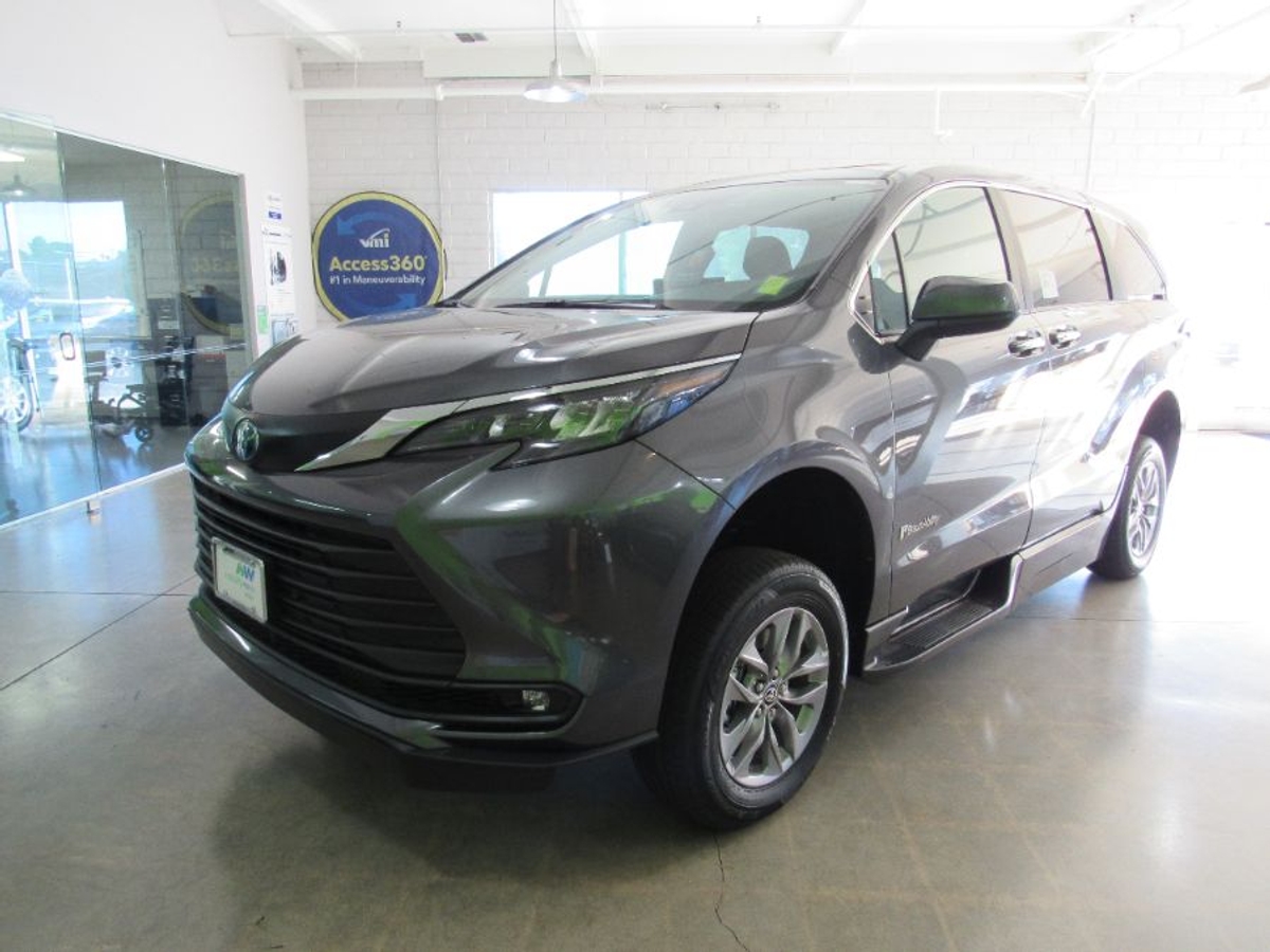 2025 TOYOTA SIENNA - Image 9