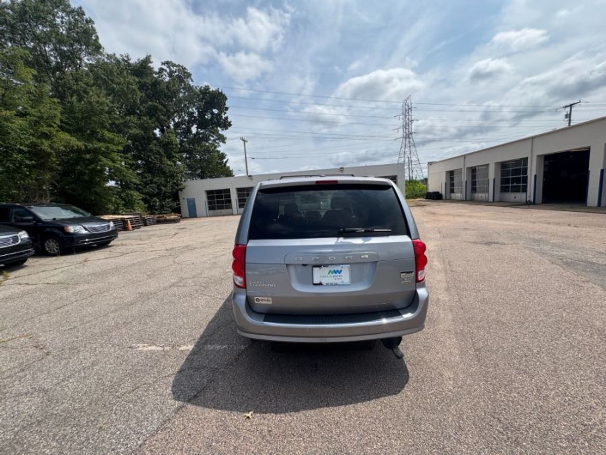 Silver Dodge Grand Caravan image number 3