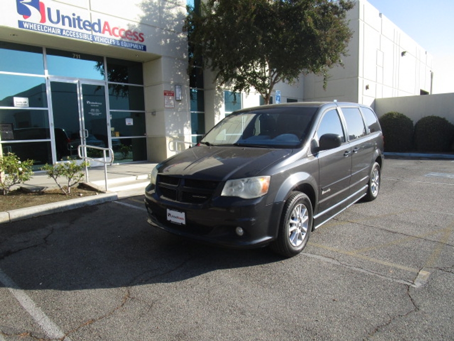 Used 2012 Dodge Grand Caravan RT - BraunAbility Side Entry Entry Fold Out Automatic Ramp