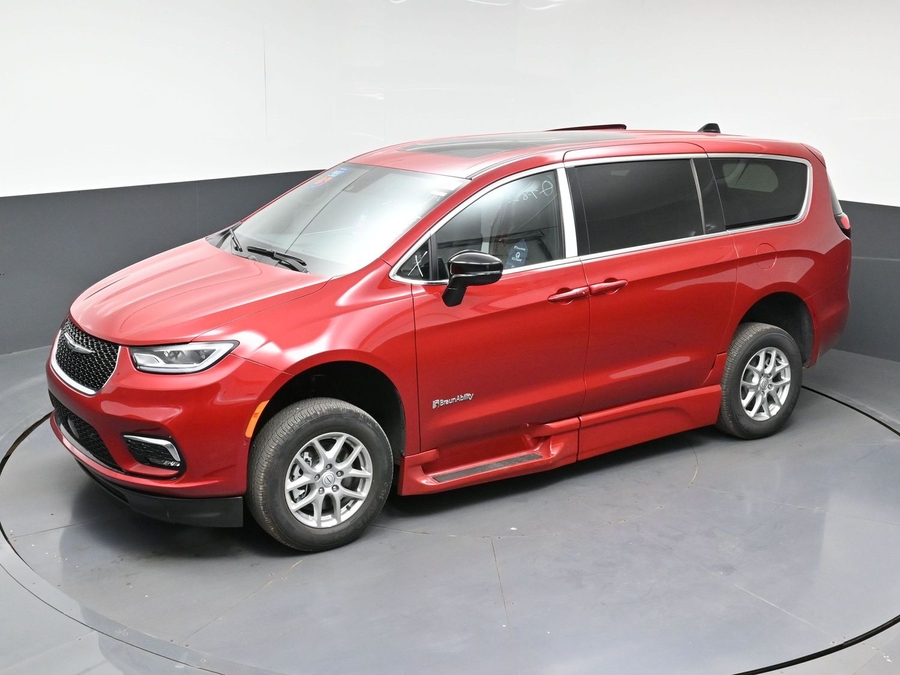 Red Chrysler Pacifica image number 21