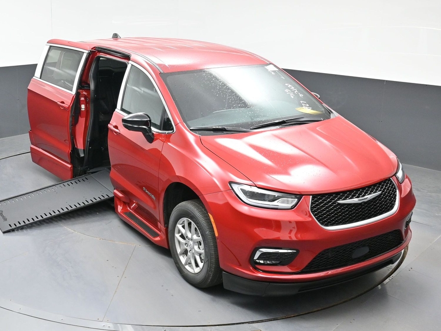 Red Chrysler Pacifica image number 19