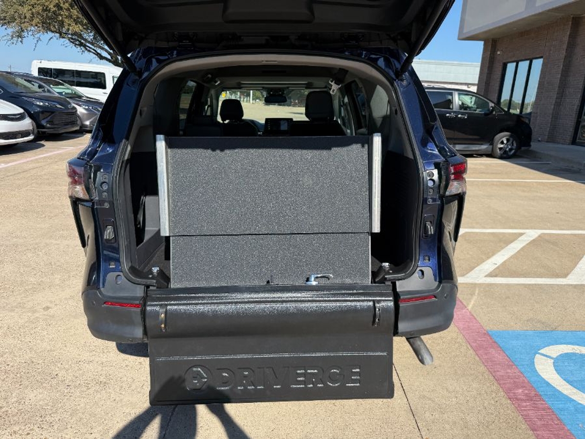 2023 TOYOTA SIENNA - Image 19