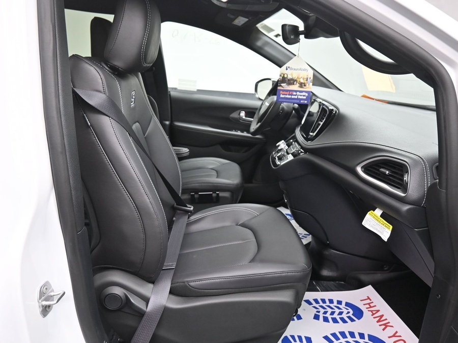 New 2026 Chrysler Pacifica Select Sport - BraunAbility Side Entry Fold Out Automatic Ramp