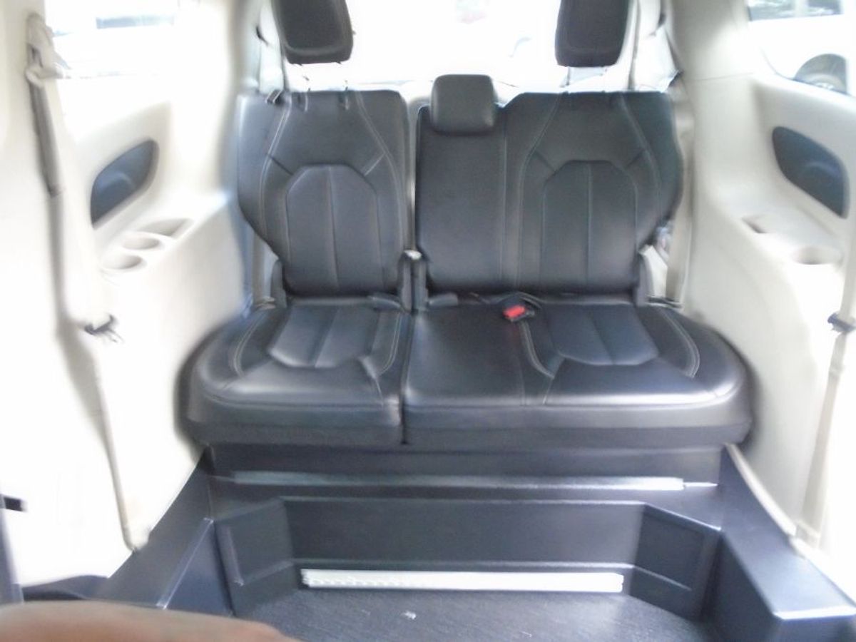 2024 CHRYSLER PACIFICA - Image 9