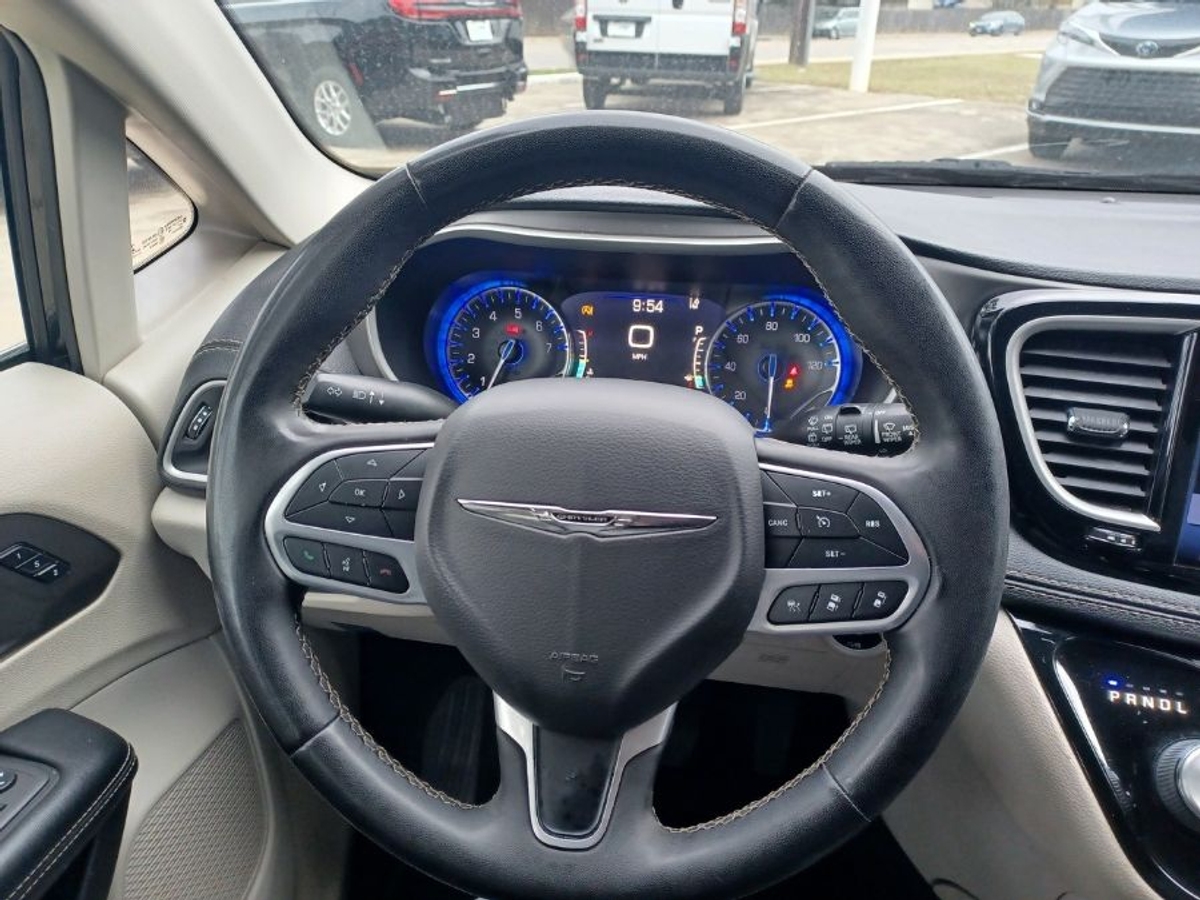 2022 CHRYSLER PACIFICA - Image 18