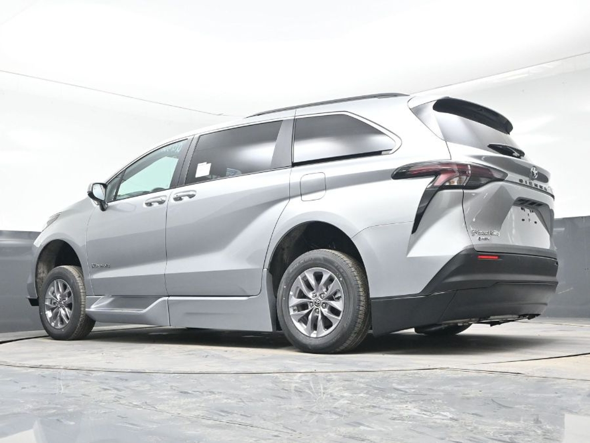 2025 TOYOTA SIENNA - Image 20
