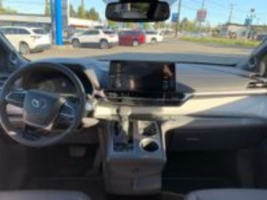 New 2025 Toyota Sienna Hybrid Platinum - VMI Side Entry Entry In Floor Automatic Ramp