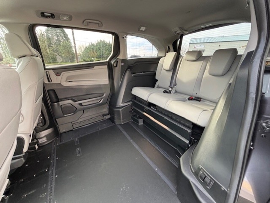 Used 2024 Honda Odyssey EX-L - BraunAbility Side Entry Entry In Floor Automatic Ramp
