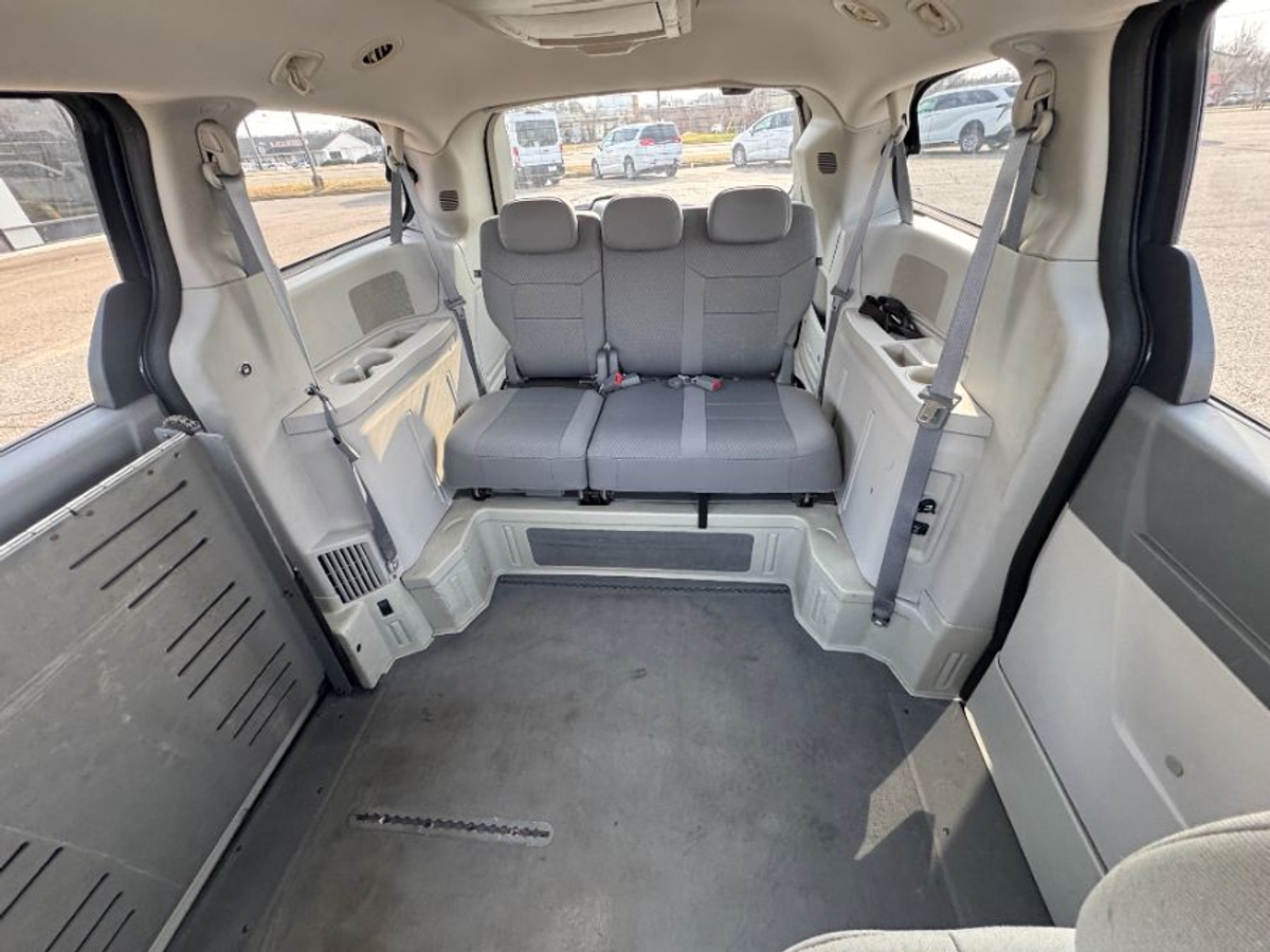 2008 Chrysler Town & Country Touring's photo