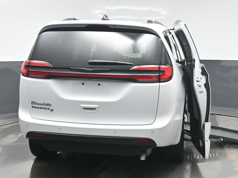 Used 2023 Chrysler Pacifica Touring L - BraunAbility Side Entry Entry Fold Out Automatic Ramp