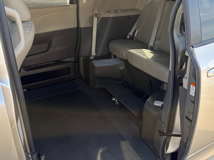Used 2015 Toyota Sienna XLE - VMI Side Entry Entry In Floor Automatic Ramp