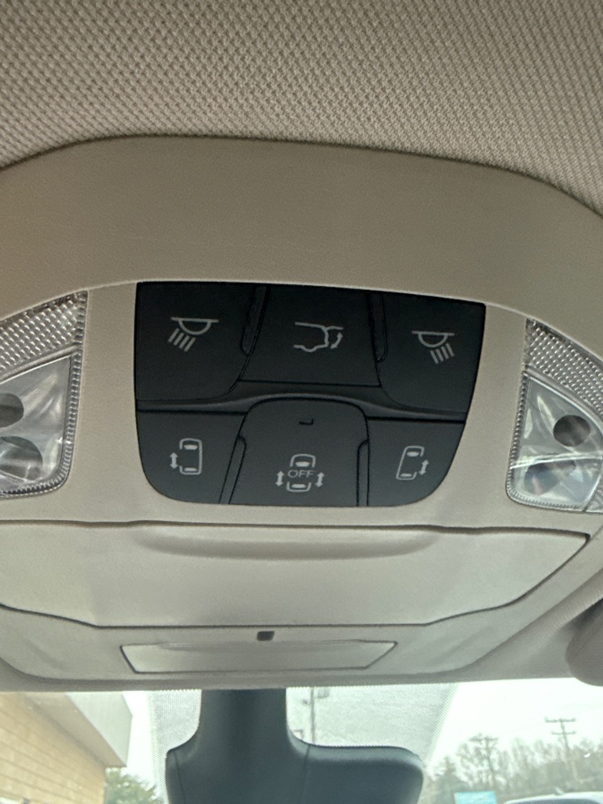 2023 CHRYSLER VOYAGER - Image 2