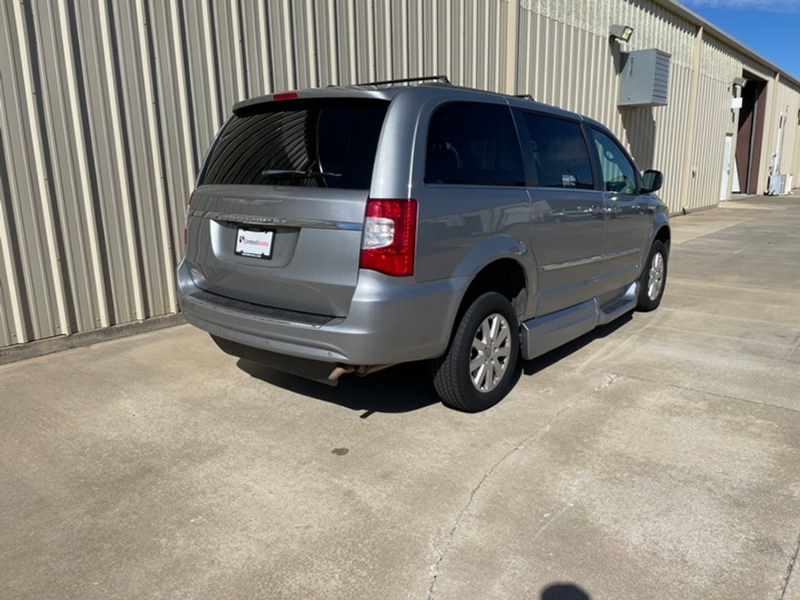 Used 2014 Chrysler Town & Country Touring - VMI Side Entry In Floor Automatic Ramp