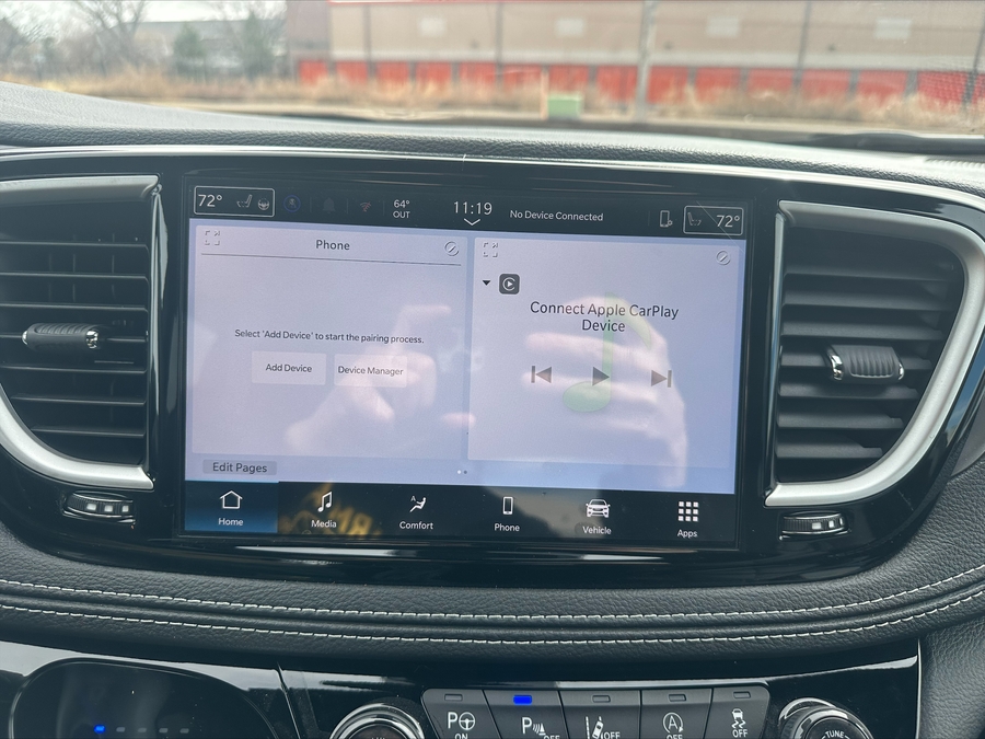 Black Chrysler Pacifica image number 18