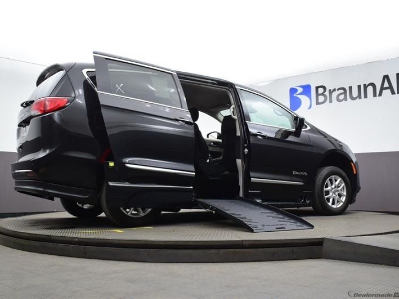 2020 CHRYSLER PACIFICA - Image 17