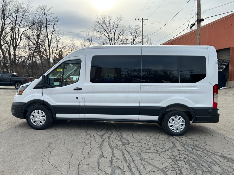 White Ford T350 image number 6