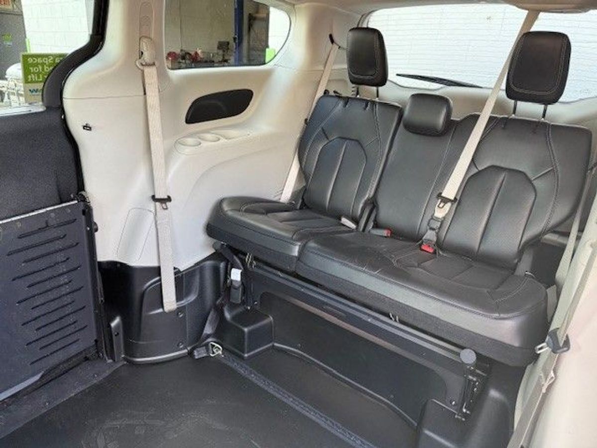 2023 CHRYSLER PACIFICA - Image 9