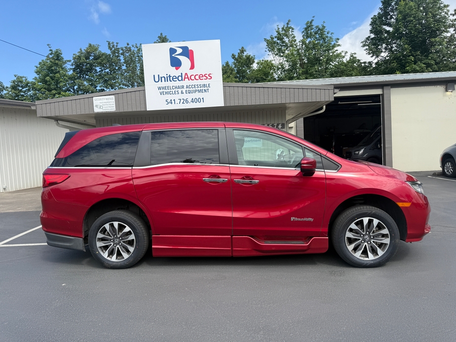 Used 2021 Honda Odyssey EX-L - BraunAbility Side Entry Entry In Floor Automatic Ramp