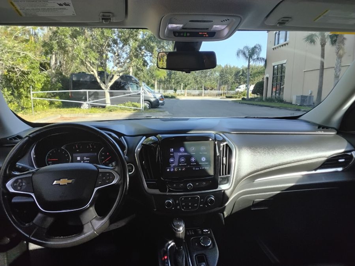 White Chevrolet Traverse image number 12