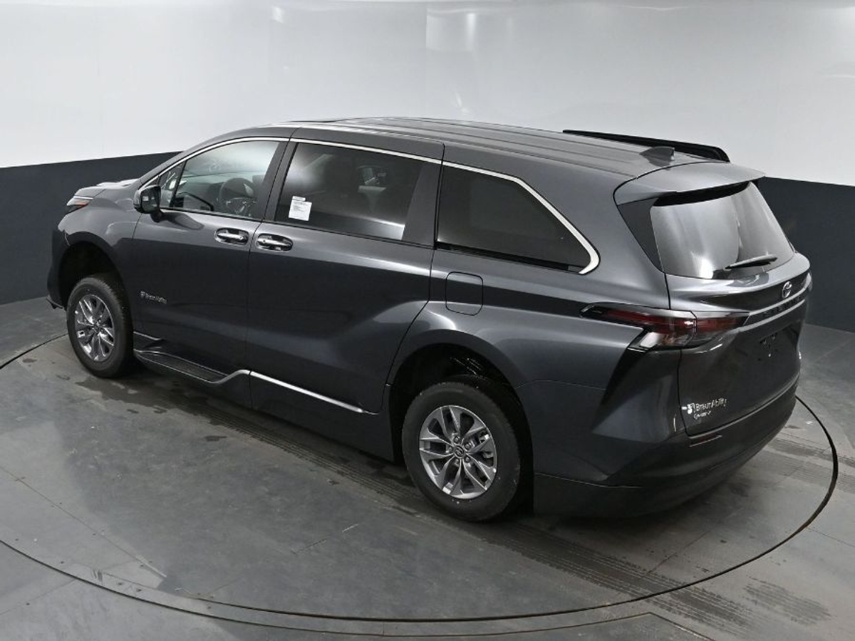 2025 TOYOTA SIENNA - Image 25