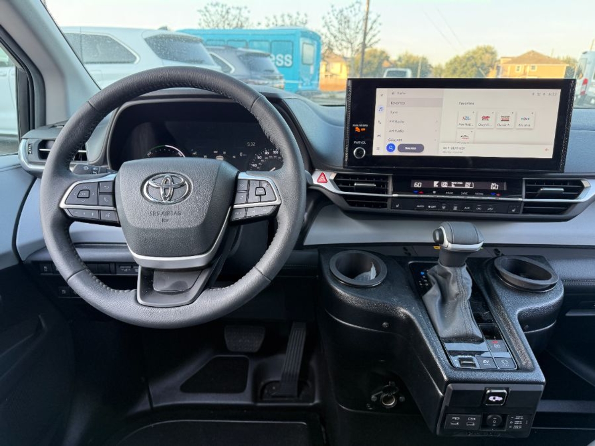 2025 TOYOTA SIENNA - Image 16