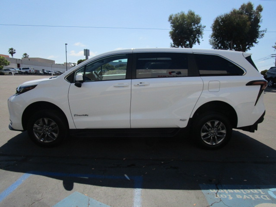 New 2025 Toyota Sienna Hybrid LE - BraunAbility Commercial Rear Entry Entry Fold Out Manual Ramp