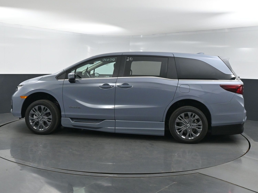 New 2025 Honda Odyssey Touring - BraunAbility Side Entry Entry In Floor Automatic Ramp