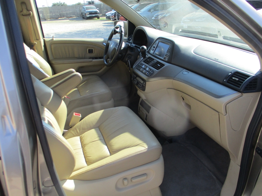 Gold Honda Odyssey image number 10