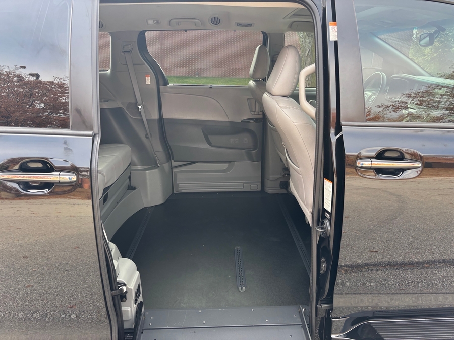 Used 2017 Toyota Sienna XLE Base - BraunAbility Side Entry Entry Fold Out Automatic Ramp