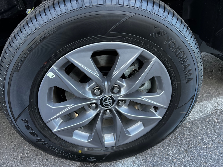 New 2026 Toyota Sienna Hybrid LE w swivel 2nd row - Vantage Mobility Commercial Rear Entry Entry Fold Out Manual Ramp