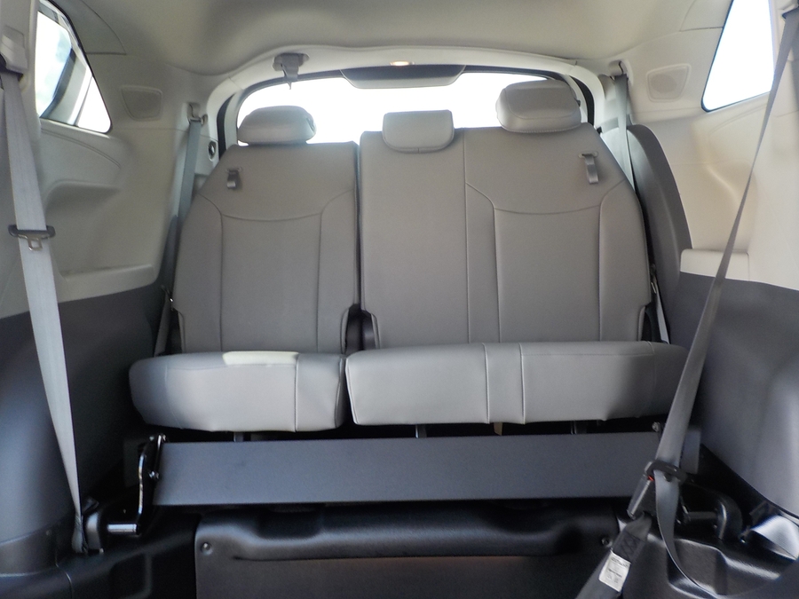 White Toyota Sienna image number 16