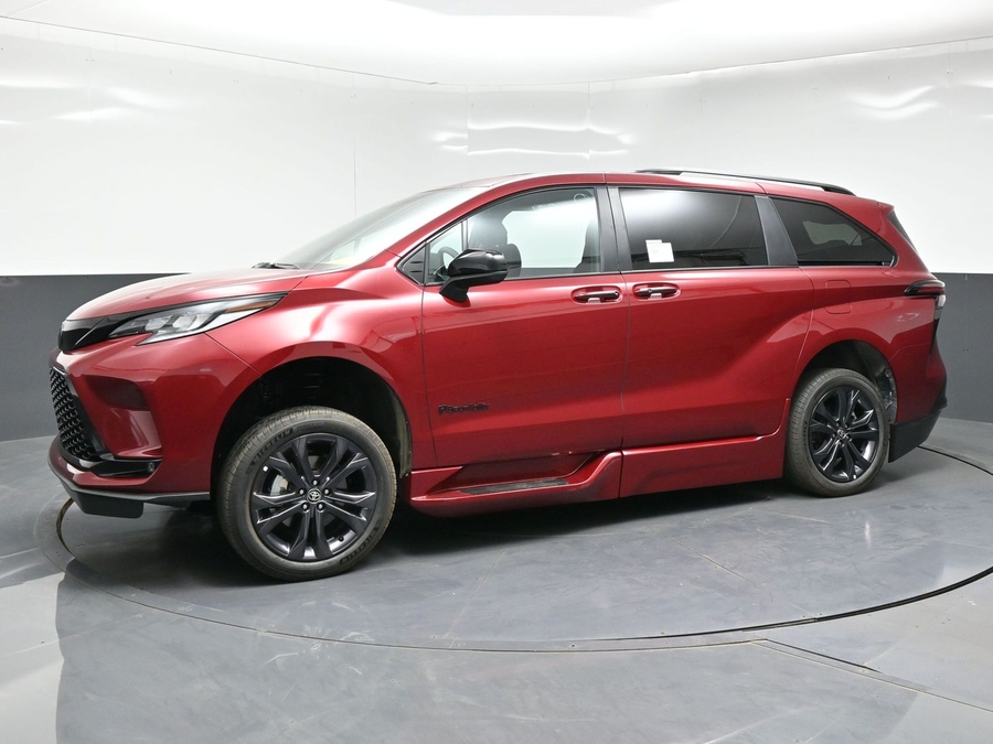 New 2026 Toyota Sienna Hybrid XSE Sport - BraunAbility Side Entry In Floor Automatic Ramp
